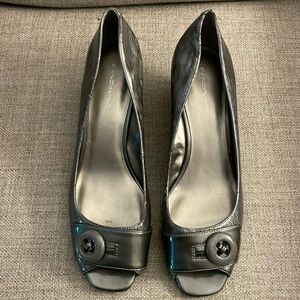 Bandalino Gray Metallic Wedges 11M